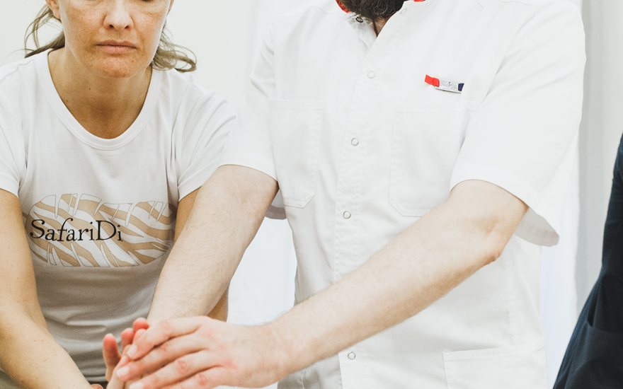 A student learns the hand position